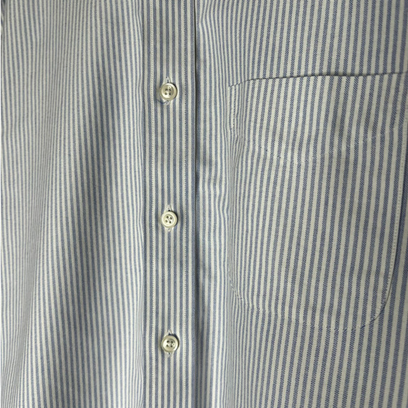 L.L. Bean Men's Button-down Shirt Size 16-33 in Blue and White Stripe - Picture 2 of 6